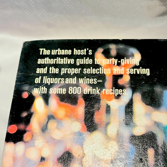 VTG. 70’s Playboy's Host & Bar Book -Hardcover - Picture 2 of 14